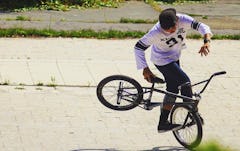 BMX ヘルメットやウェアなど 自転車以外に必要なものとは？