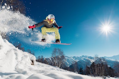 スノーボード 登山着や防寒着としても使える かっこいいメンズウェア7選