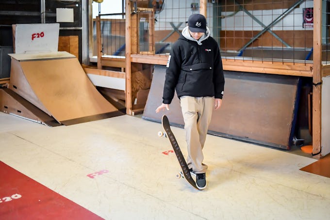 スケートボードHOW TO初心者編 「地面からデッキを拾い上げるボードピック」